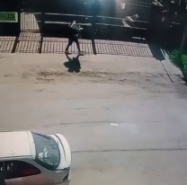 Con los restos envueltos en una frazada, as&iacute; sali&oacute; el hombre que asesin&oacute; a su hijastro