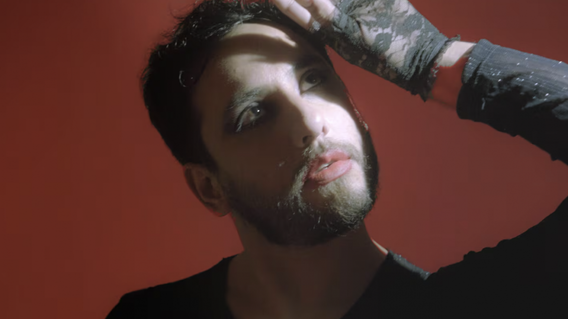 Drag Queen: el hijo de Peteco Carabajal sorprende con poncho y maquillaje