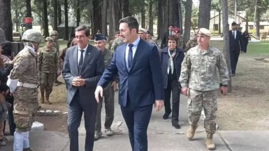 Luis Petri visit� Jujuy y anunci� un aumento salarial para las Fuerzas Armadas
