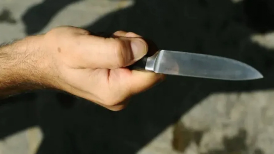 Un hombre fue apu�alado en las piernas durante un robo en Mariano Moreno