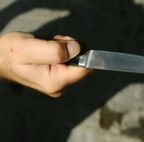Un hombre fue apuñalado en las piernas durante un robo en Mariano Moreno