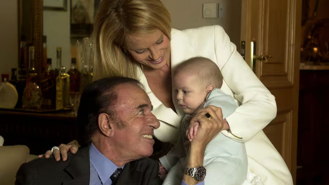 Super� el c�ncer y se cambi� de nombre, c�mo est� el hijo de Menem y Cecilia Bolocco