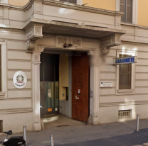 Un hombre de 70 años se tiró de un cuarto piso y cayó sobre una mujer de 83: ella murió y él sobrevivió