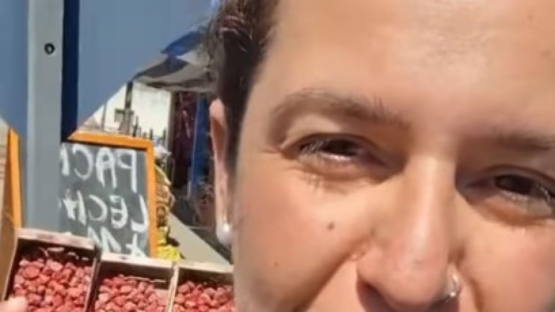 Esto encontraron en los cajones de frutilla que estaban en un puesto al lado de la ruta