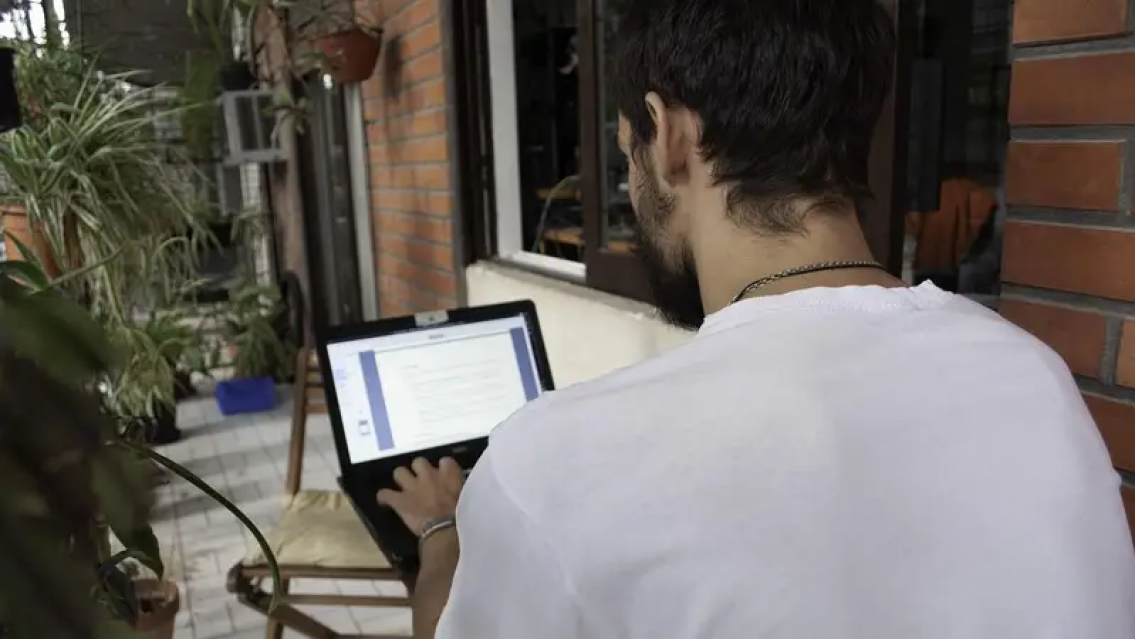 $5 millones haciendo home office: el trabajo posible desde la casa