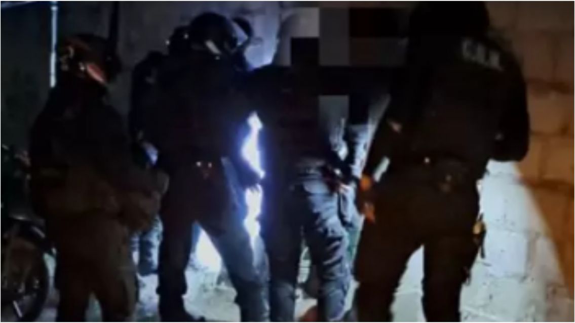 Operativo sorpresa en Jujuy: dos detenidos con droga y un arma lista para usar