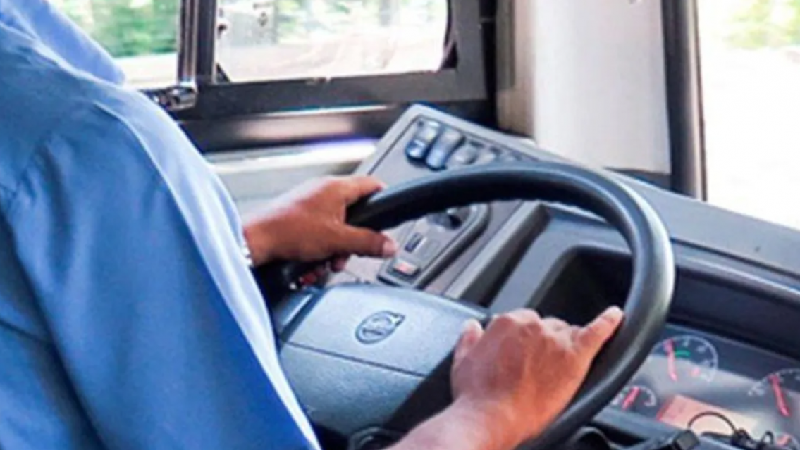 Terror en un colectivo jujeño: el chofer escapó a los gritos tras ver a la muerte de cerca