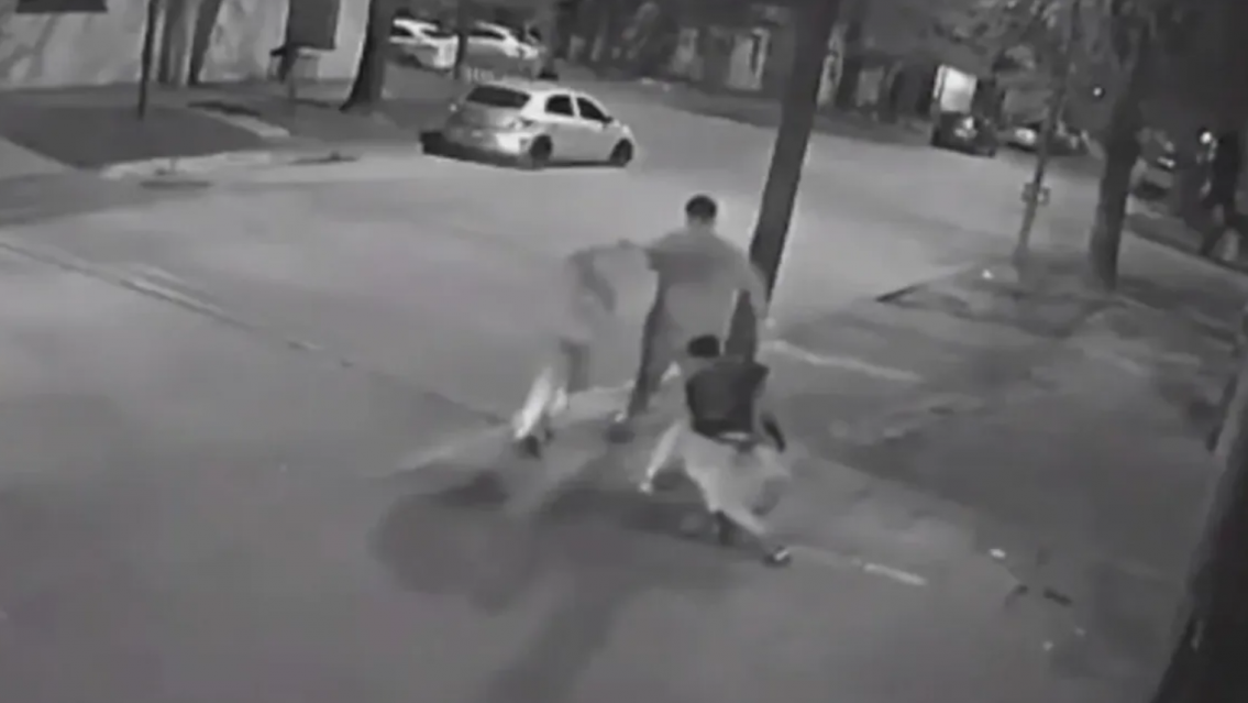 Violenta emboscada: una patota le dio una brutal golpiza para robarle el celular en Chijra