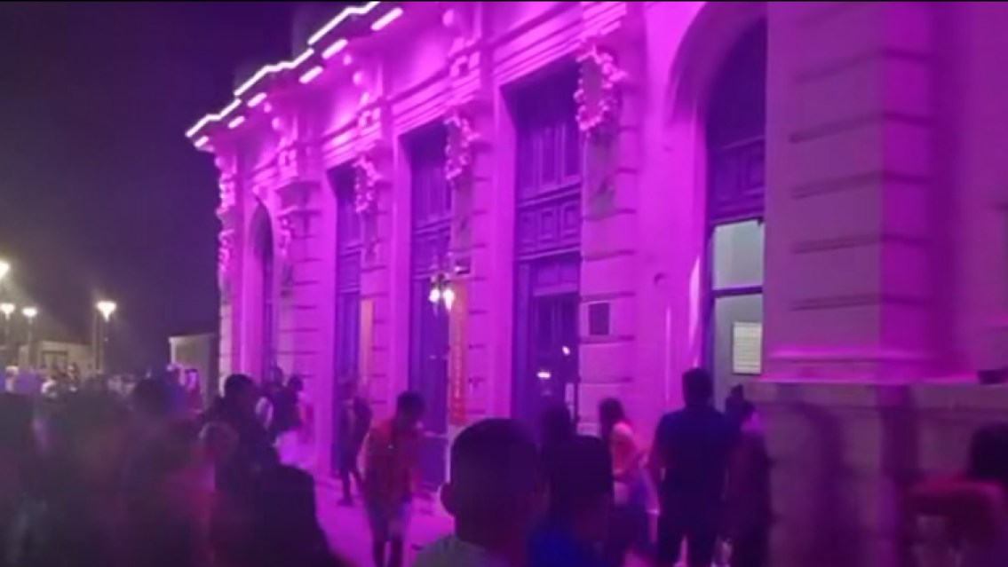 Destruyeron la Vieja Estaci�n de Trenes tras un show suspendido