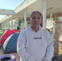 Palpalá: Patricia Tito acampa frente a la intendencia, nunca le dieron el trabajo prometido