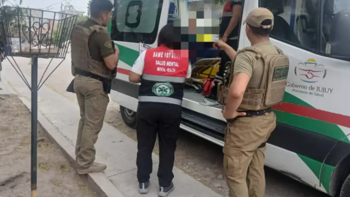 Jujeño se atrincheró en su casa con un arma y su familia