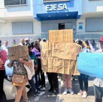 Vecinos de Alto Comedero protestaron en EJESA por cobros excesivos en medidores comunitarios