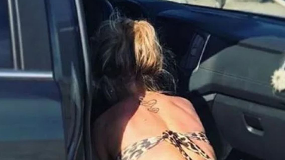 Flor Pe�a mostr� su cola en las redes con una tanga rosa y tuvo miles de comentarios