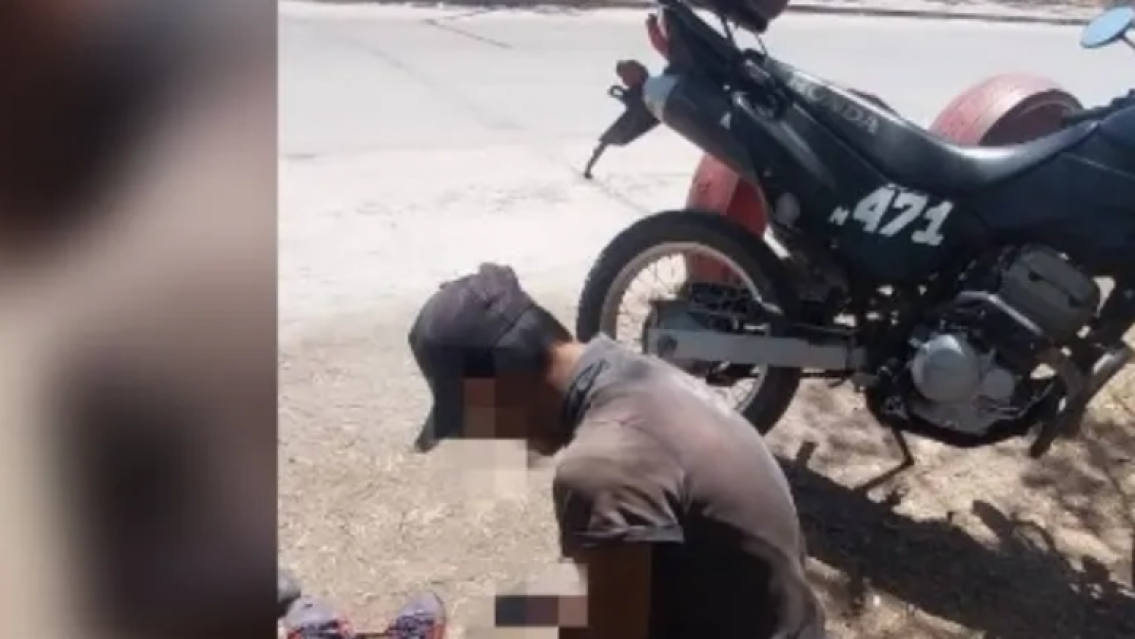 Tensión en San Salvador: intentó apuñalar a policías para evitar su detención