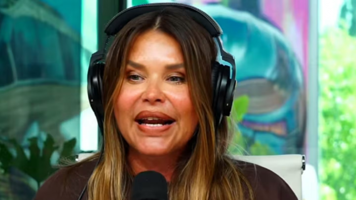 �Si fuera al rev�s? Nazarena V�lez le revis� el celu a su pareja y tir�: "Casi lo mato"