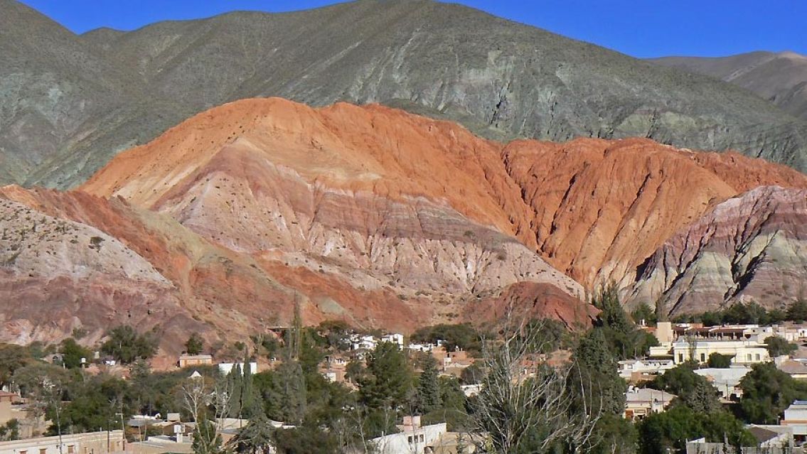 Tremendo accidente en la Quebrada: un auto volc�tras chocar con una Camioneta en Purmamarca
