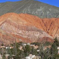 Tremendo accidente en la Quebrada: un auto volcó tras chocar con una Camioneta en Purmamarca