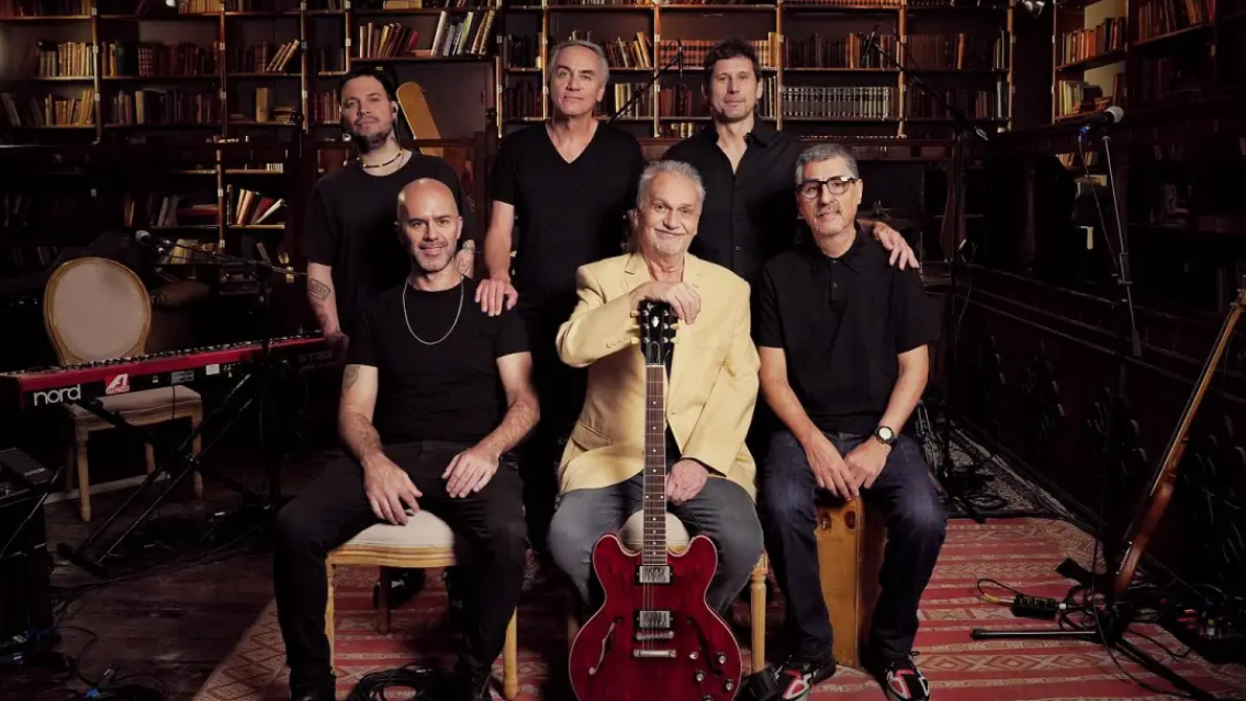 Se lo tenía re guardado: histórico rockero argentino se casó con su manager