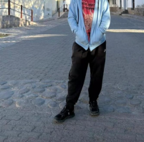 "De joggin y zapas": uno de los famosos más bochos del país paseó por el norte