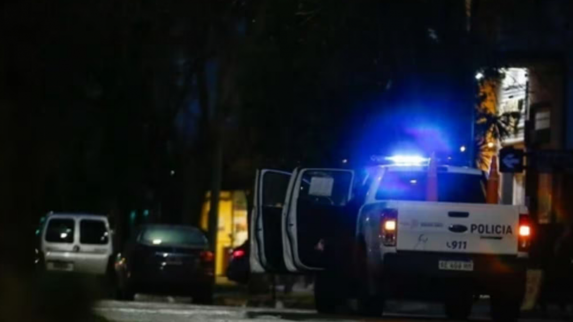 Se subió a la camioneta de su ex, cayó en la ruta y murió atropellado