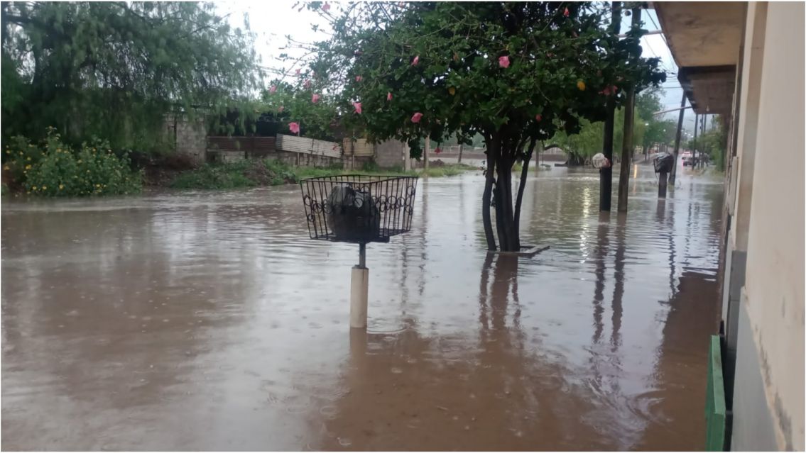 Vecinos de Alberdi sufren inundaciones tras las intensas lluvias en Jujuy