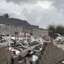 Por el temporal se vino abajo un supermercado y hubo intento de saqueo