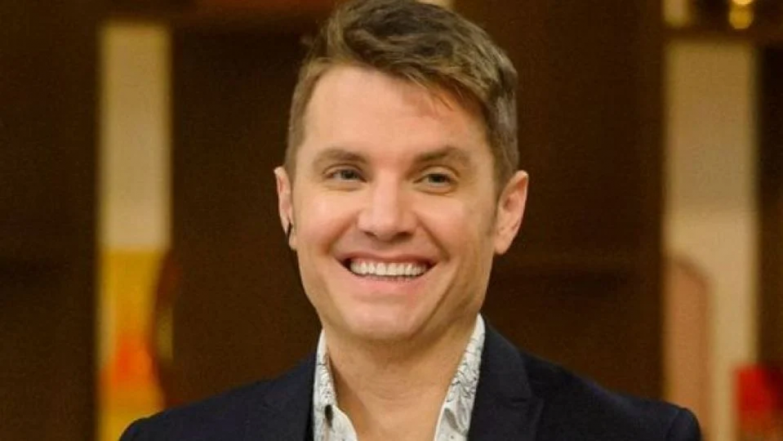 Con la noticia que recibi�, Santiago Del Moro se acomoda por cinco a�os m�s