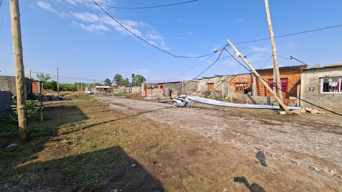 Jujeño metió a su hijita en el ropero para salvarla del temporal