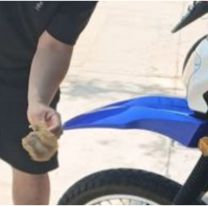 Dejó su moto en un lavadero, salió y publicó todo en Facebook: "Que se enteren..."