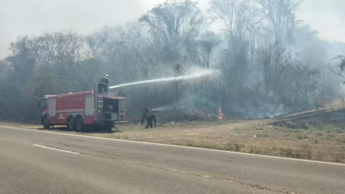Alerta máxima en Jujuy: cuáles son los focos de incendio activos que azotan las Yungas