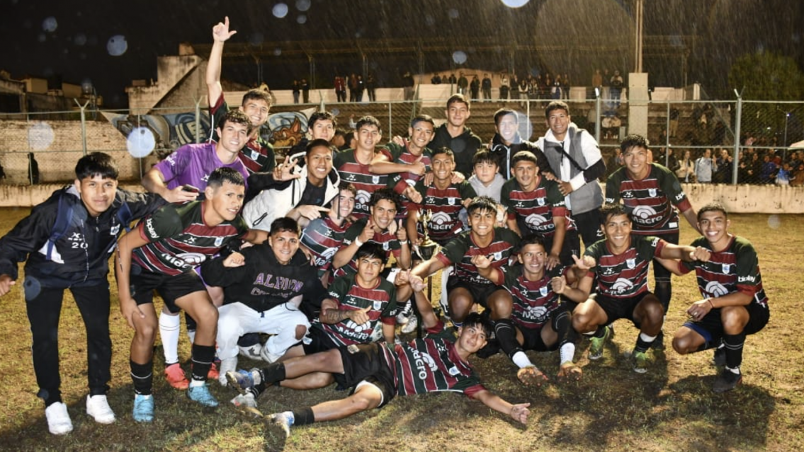 Cracks totales: Los "Lobitos" son campeones en la Liga Juje�a de F�tbol