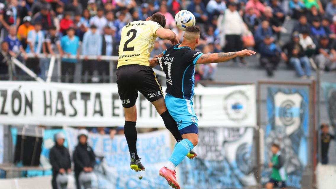  Esc�ndalo en Jujuy: suspendieron el partido entre Gimnasia y Deportivo Madryn por amenazas al �rbitro