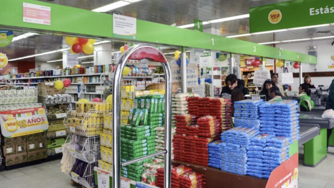 Est�n cerrando sucursales norte�as del s�per Vea y hay preocupaci�n