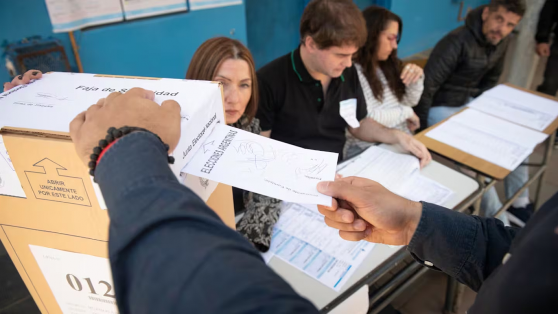 En vez de "zafar", quieren ser autoridades de mesa "por lo que se gana"