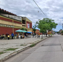 Pervertido jujeño se estaba tocando frente a la escuela y unas mamás lo increparon