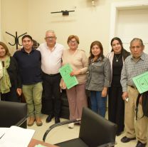 Julio Bravo entregó escrituras a familias de distintos barrios de San Pedro