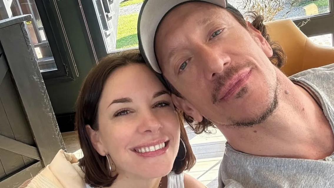 Nico Vázquez y su nueva novia la están levantando en pala