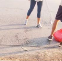 Ladr&oacute;n le rob&oacute; el peluche a una juje&ntilde;ita y la madre sali&oacute; a enfrentarlo