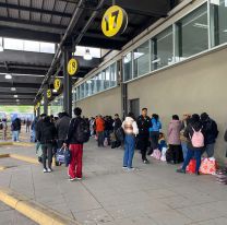 Tensión en la terminal de Jujuy: demoras y enojo por los colectivos gratuitos para votar