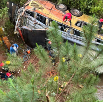 Tragedia a horas de las elecciones: colectivo de la empresa "Sol del Norte" cay&oacute; al vac&iacute;o