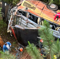 Varios muertos tras el vuelco del colectivo a horas de las elecciones