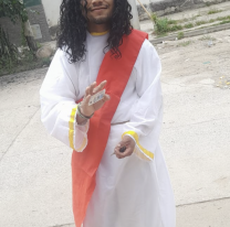 A favor y en contra: juje&ntilde;o se present&oacute; vestido de Jesucristo y as&iacute; vot&oacute;