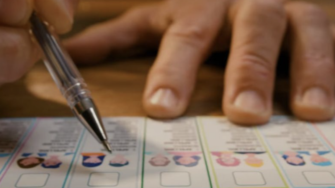 Ojo con sacar foto de tu voto: la multa supera los 50 mil pesos