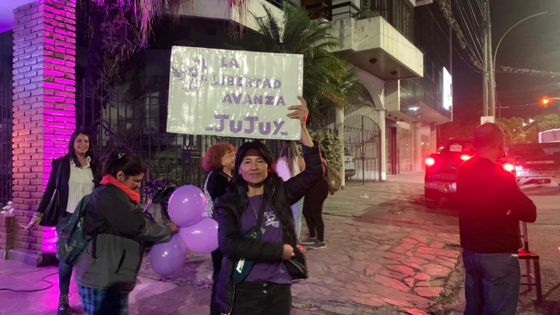 Clima de festejo en el búnker de La Libertad Avanza en Jujuy