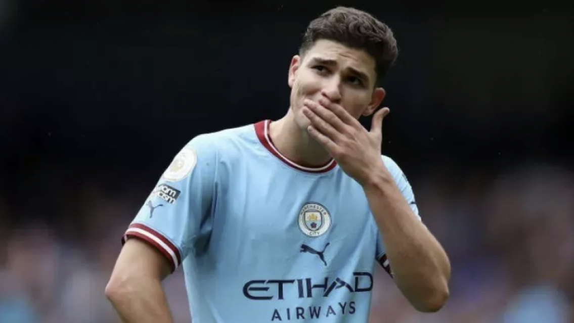 La muerte que golpea a Juli�n �lvarez y conmociona a todos m�s all� del f�tbol