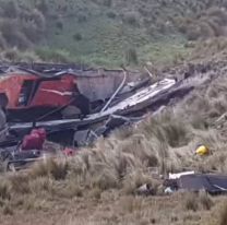 Terrible tragedia en ruta norteña: desbarrancó colectivo y hay 15 muertos