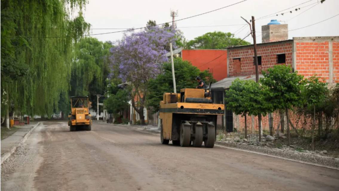 Sadir supervisó la etapa final de la pavimentación de la avenida Islas Malvinas en Monterrico