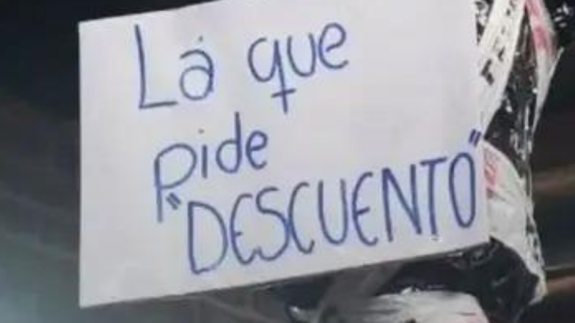 Polémica en Jujuy: un local exhibió una imagen violenta hacia mujeres y fue notificado