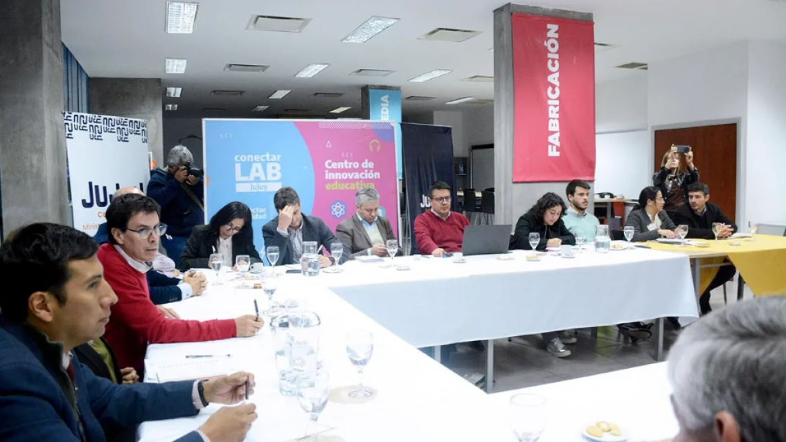 El Gobierno ofreci� un aumento del 4% y analiza un bono para diciembre y enero