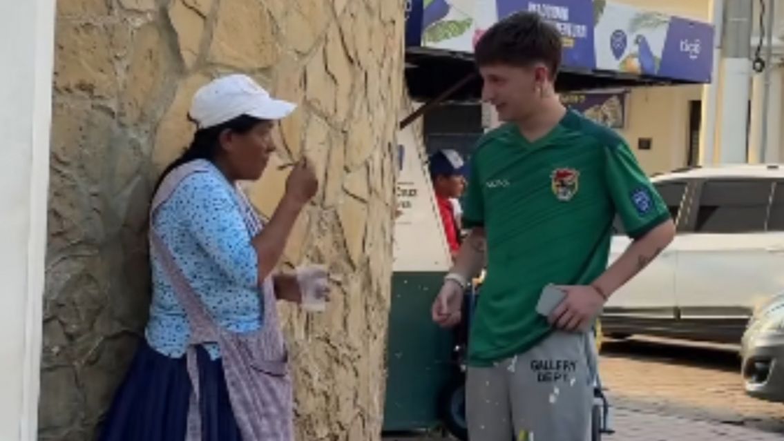 Argentino quiso hacerse "el gracioso" en Bolivia con una mujer y un hombre le cerró la boca